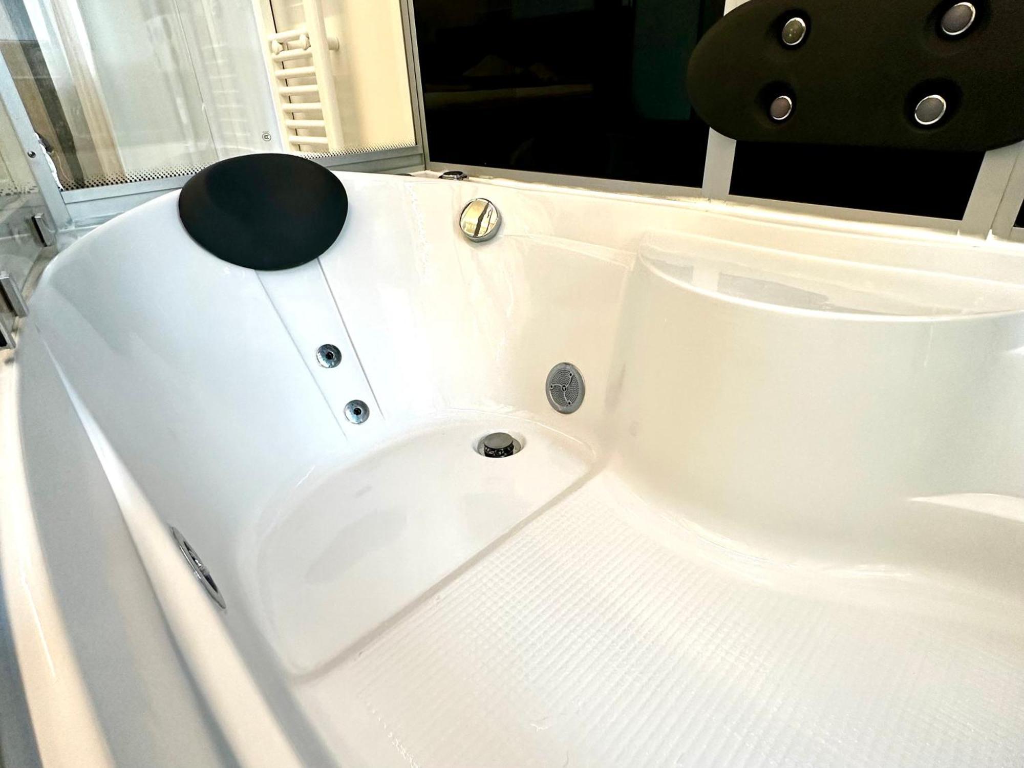 Beefree Whirlpoolsuite34-free Parking & Fast Internet Apartment Passau