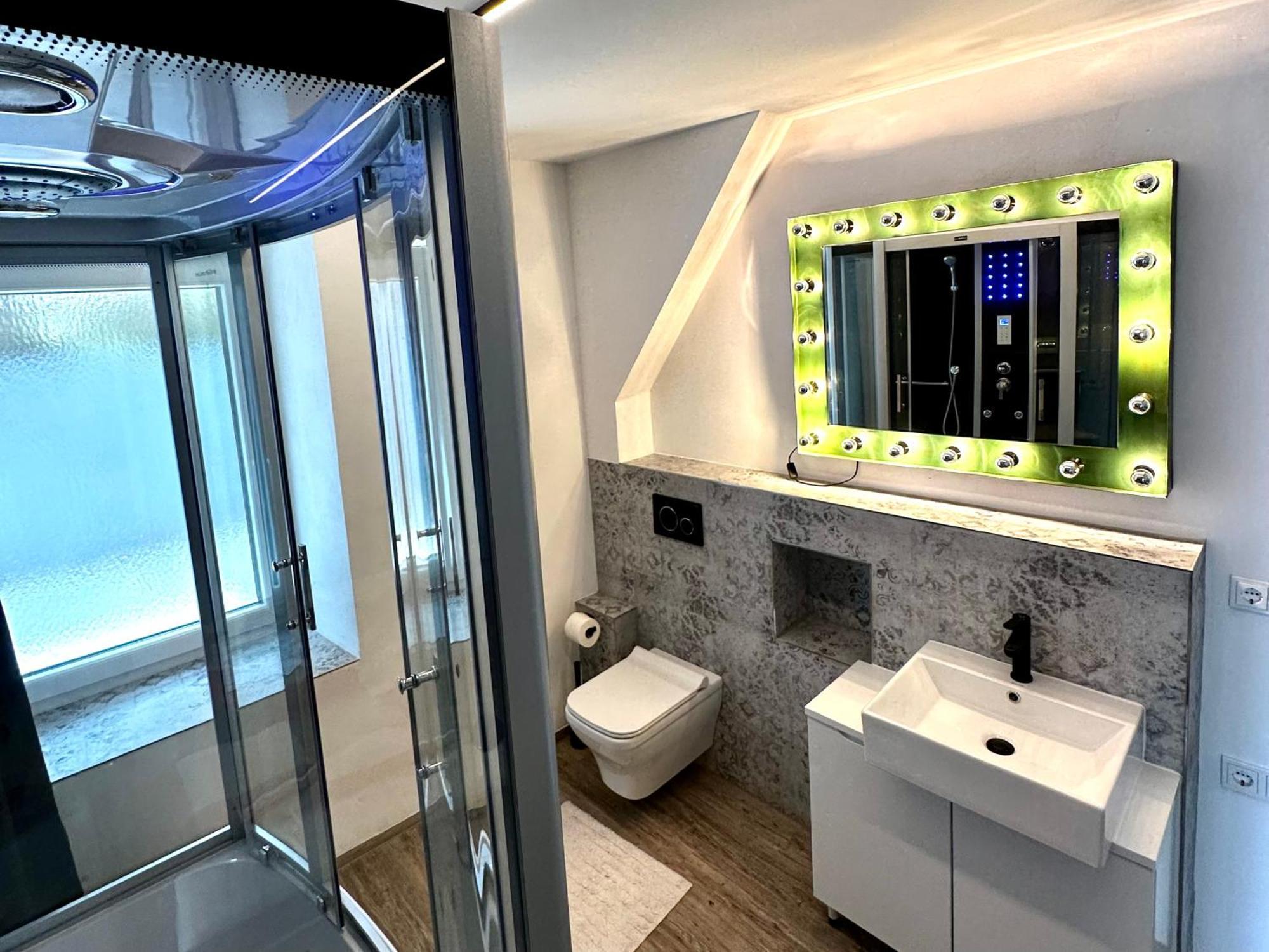 Beefree Whirlpoolsuite34-free Parking & Fast Internet Passau